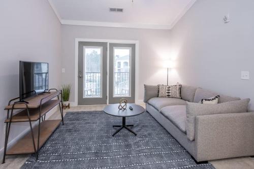 Modern 2BR with Balcony and Gym