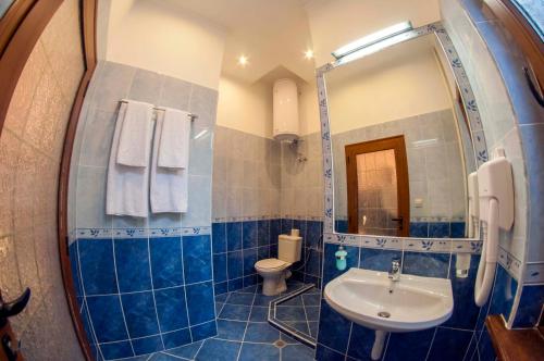 Double Room image 6