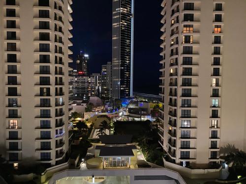 Unit 2 - Spectacular Sea Views in Surfers Paradise