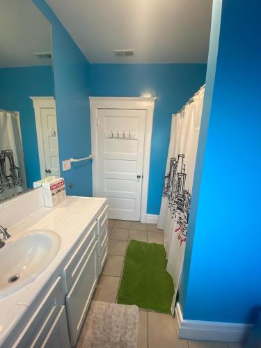 Small Private LA Bedroom w WIFI - Private Fridge - AC near USC - Exposition Park - USC Memorial Coliseum - Banc of California BMO Stadium - Downtown Los Angeles DTLA - University of Southern California USC!!! in Los Angeles, USA