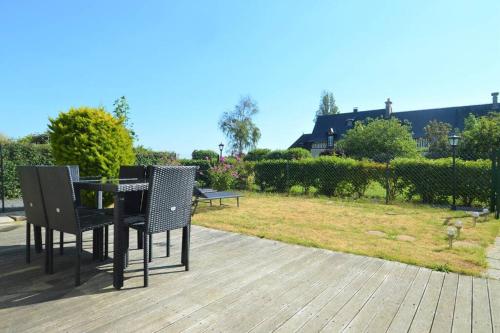 Appartement lumineux et cosy avec jardin vue sur chateau près Port en Bessin, Bayeux et Omaha Beach