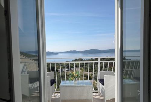 Skats, Apartment Lucija with sea view in Brsecine