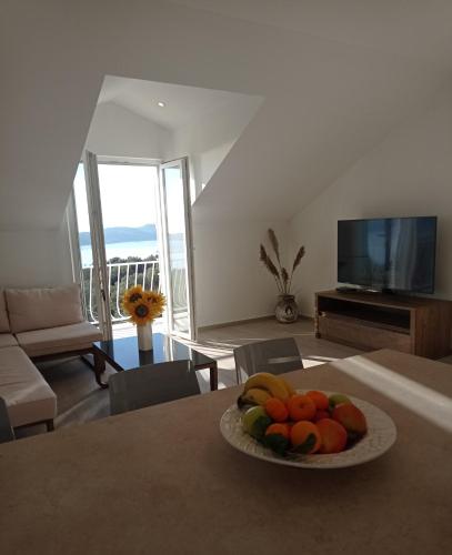 Koplietošanas atpūtas telpa ar TV, Apartment Lucija with sea view in Brsecine