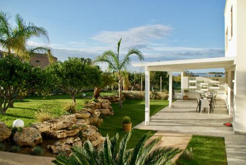 Kert, Stella Fenicia near Vincenzo Florio repülőtér