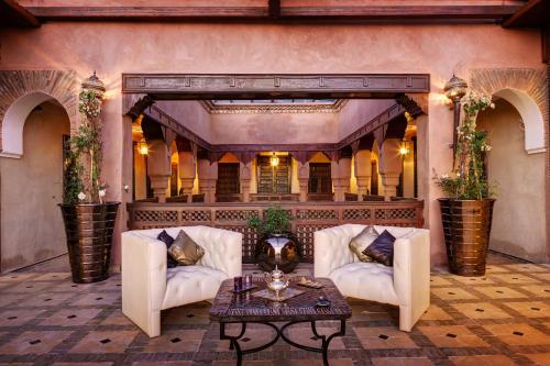 Riad Wow - Tap to explore photos