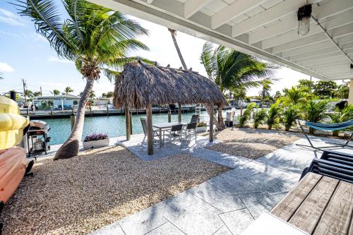 Newly Renovated 3br2ba Duplex with private Dock in Key Colony Beach, USA