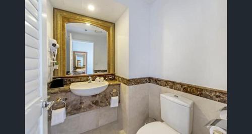 Legends Hotel Penthouse Lvl Spa Suite in Surfers Paradise