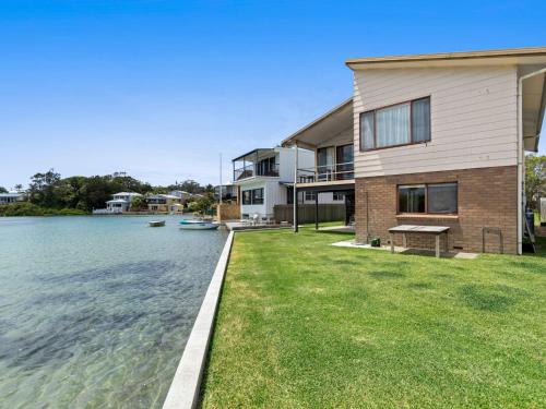 Watersedge in Currarong