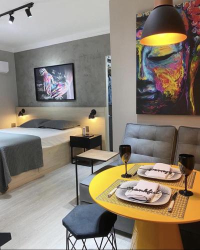 Studio moderno - Jardins: Cama Queen, Ar e Garagem, São Paulo