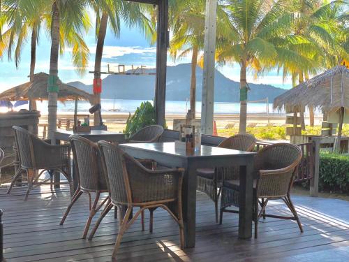 Restaurant, Dolphin Bay Beach Resort in Samroiyod
