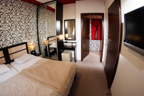 Hotton Hotel - image 4