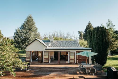 Pear Tree Cottage l Country Luxury l Hot Tub l 15 Guests