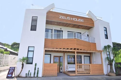 Zeus House in Tanegashima
