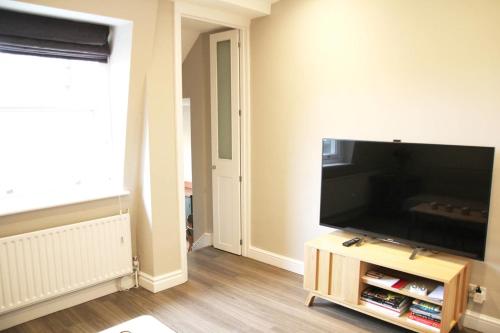 GuestReady - Cosy 2BR home in Notting Hill 5 guests! - image 5