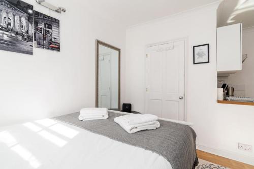 GuestReady - Central Studio Flat in VICTORIA PERFECT LOCATION!