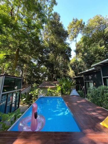 BeachBox@Koh Сhang near Wat Salak Phet Temple