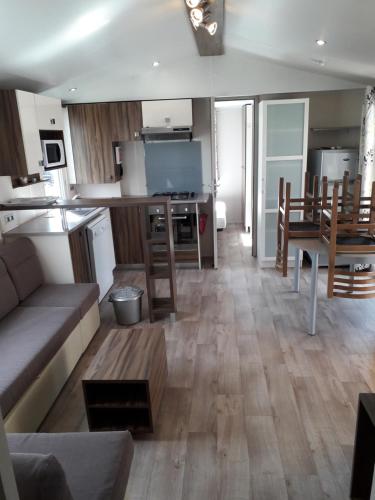 Mobilhome beaux volumes ES40 - Hotel - Fréjus