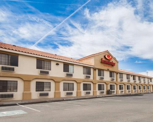 Econo Lodge Inn & Suites