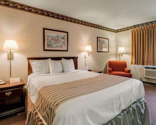 Econo Lodge Inn & Suites El Paso