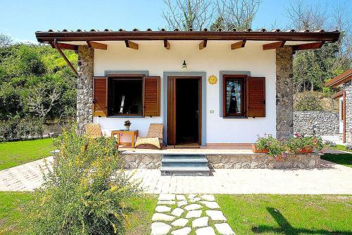 Amore Rentals - Cottage Isaura C - image 2