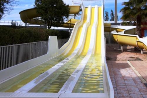 Water park, Mobilhome beaux volumes ES40 in Cais