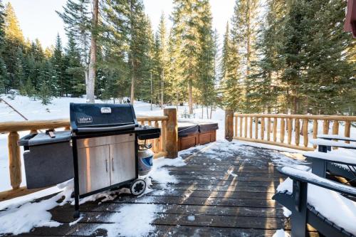 Wandering Bears Retreat Townhome - Beautiful Home - Hot Tub - image 7