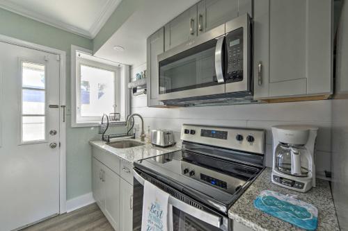 Beach Block Wildwood Condo - Proximity to Dining! in Wildwood, USA