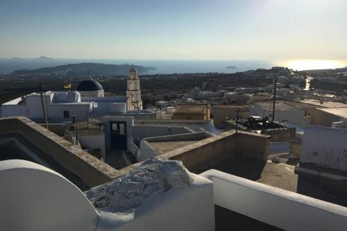 Santorini Folia Cave house with jacuzzi Santorini Folia Cave house with jacuzzi