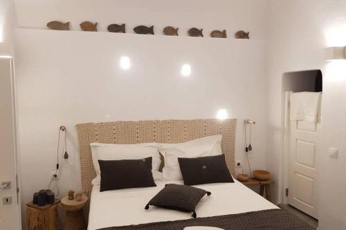 Santorini Folia Cave house with jacuzzi Santorini Folia Cave house with jacuzzi