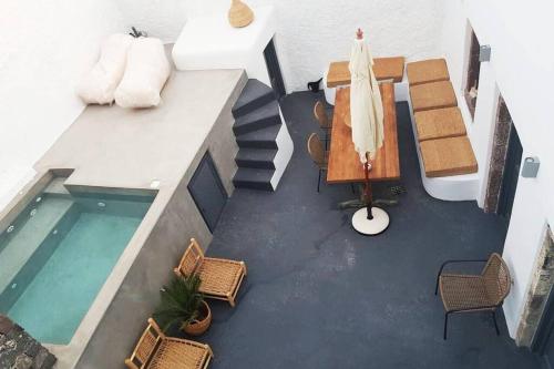 Santorini Folia Cave house with jacuzzi Santorini Folia Cave house with jacuzzi