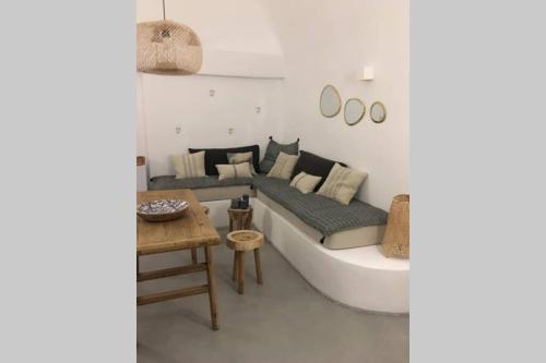 Santorini Folia Cave house with jacuzzi Santorini Folia Cave house with jacuzzi