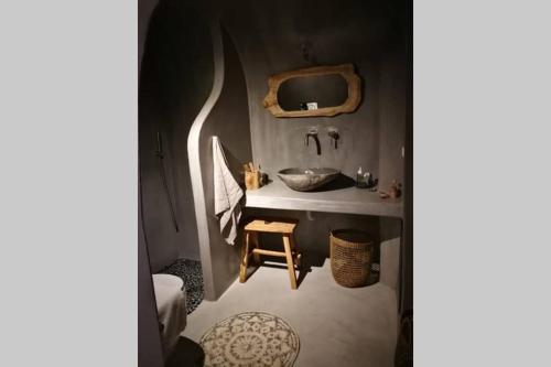 Santorini Folia Cave house with jacuzzi Santorini Folia Cave house with jacuzzi