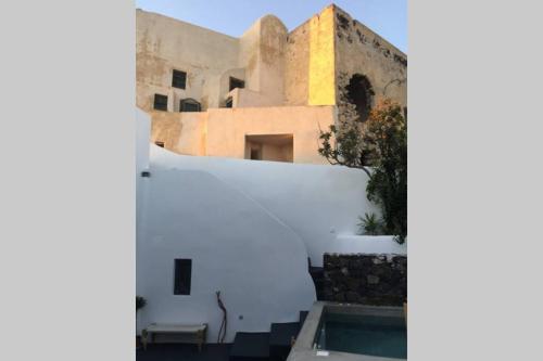 Santorini Folia Cave house with jacuzzi Santorini Folia Cave house with jacuzzi