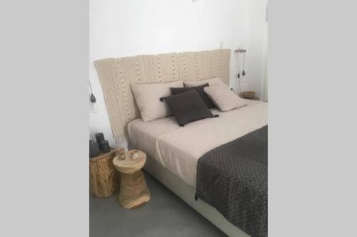 Santorini Folia Cave house with jacuzzi Santorini Folia Cave house with jacuzzi