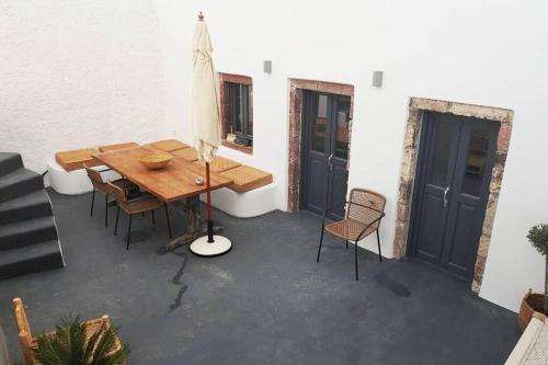 Santorini Folia Cave house with jacuzzi Santorini Folia Cave house with jacuzzi