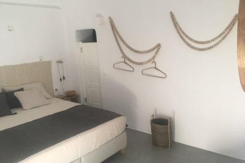 Santorini Folia Cave house with jacuzzi Santorini Folia Cave house with jacuzzi