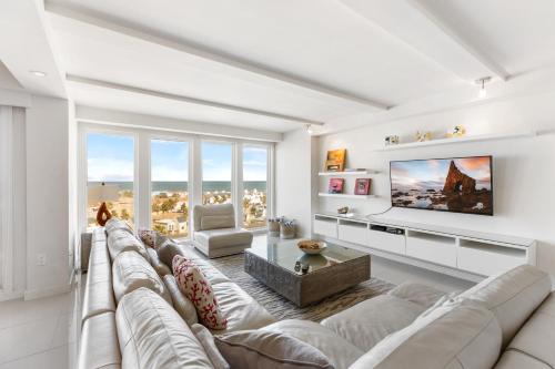 Oceanview condo 3BR, 8th floor, beachfront resort. Solare Tower 805