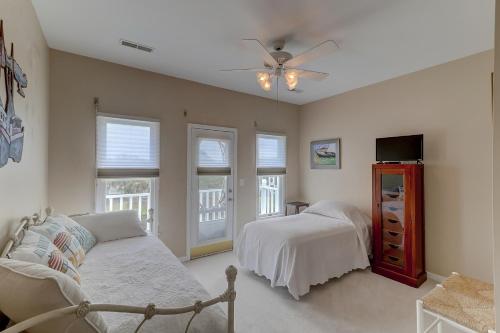 18 Pelican Bay - image 7