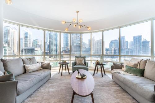 Airy Apartment with the BEST View of Marina!