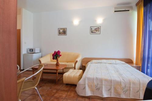 Apartment with Balcony image 4