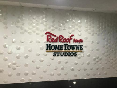 HomeTowne Studios by Red Roof Bordentown - McGuire AFB