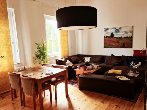 B&B Oberhausen - Nana- 80m2sanierter Altbau-EG-separater Eingang-Parkplatz-Netflix - Bed and Breakfast Oberhausen