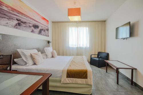 1 king bed, 1 twin bed