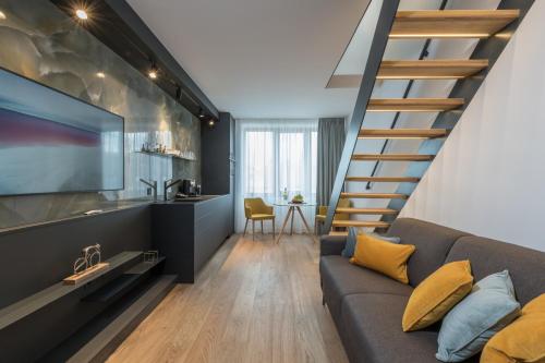 Fully renovated stylish duplex in a convenient location, Praha (fotografie 4)
