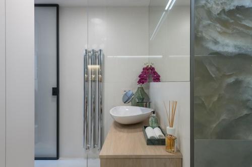 Fully renovated stylish duplex in a convenient location, Praha (fotografie 8)