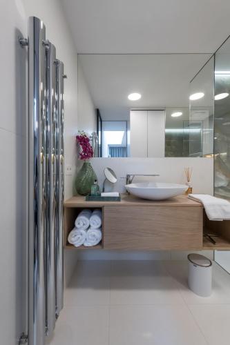 Fully renovated stylish duplex in a convenient location, Praha (fotografie 3)