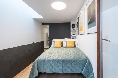Fully renovated stylish duplex in a convenient location, Praha (fotografie 9)