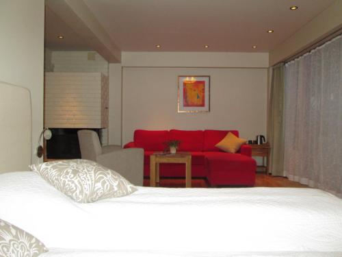 2 twin beds, 1 sofa bed