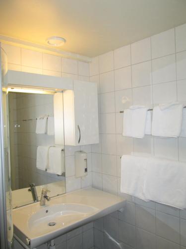 Lavik Fjord Hotel & Apartments - image 4