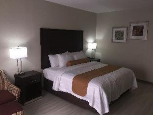 Orangewood Inn & Suites Kansas City Airport
